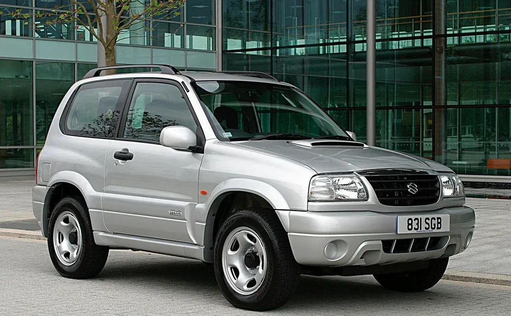 Логотип Suzuki Escudo Внедорожник 3 дв. 2 поколение
