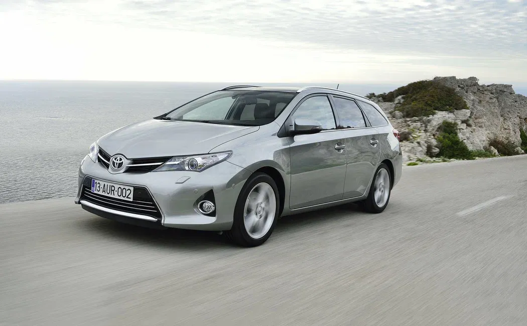 Логотип Toyota Auris Универсал 5 дв. 2 поколение