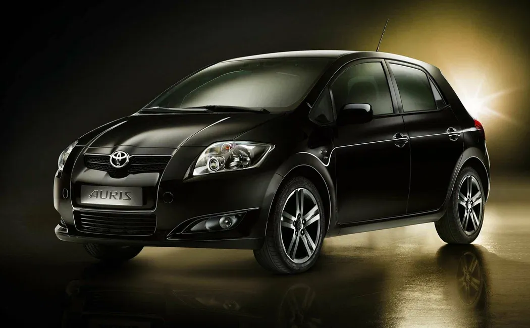 Логотип Auris