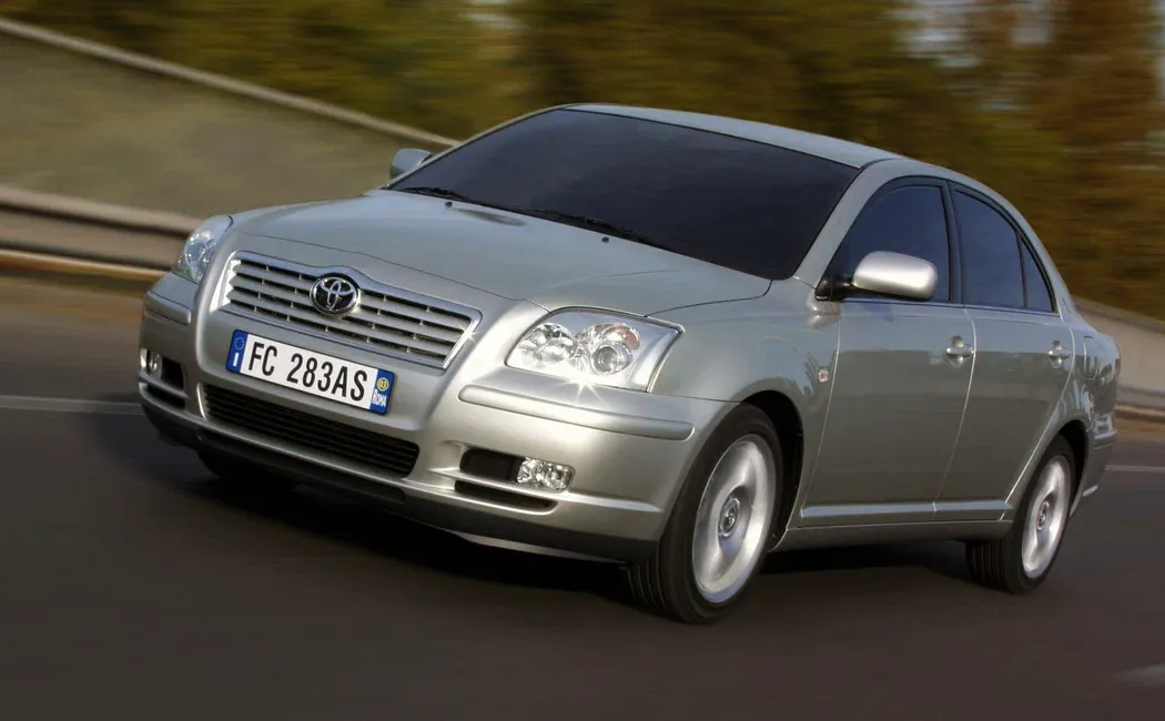 Логотип Toyota Avensis Седан 4 дв. 2 (T25) (T250)