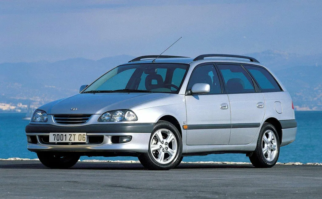 Логотип Toyota Avensis Универсал 5 дв. 1 поколение