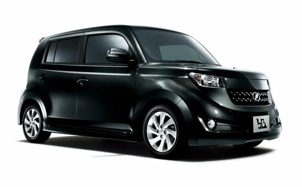 Логотип Toyota bB Минивэн 5 дв. 2 поколение