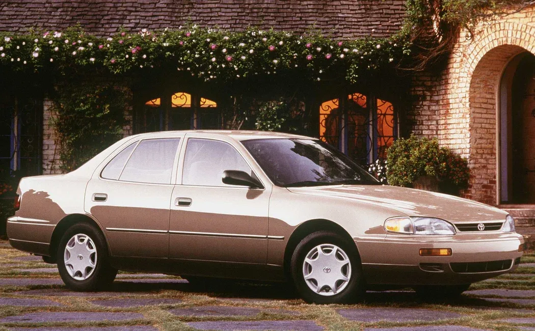 Логотип Toyota Camry Седан 4 дв. 3 (XV10)