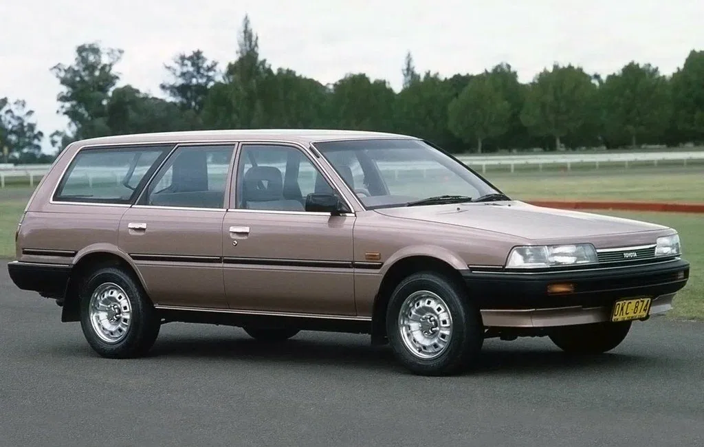 Логотип Toyota Camry Универсал 5 дв. 2 (V20)