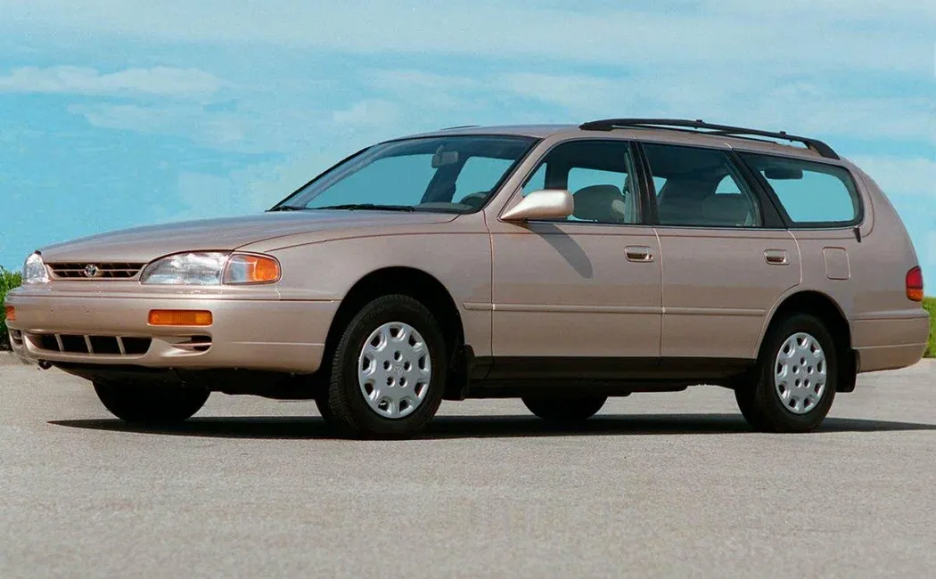 Логотип Toyota Camry Универсал 5 дв. 3 (XV10)