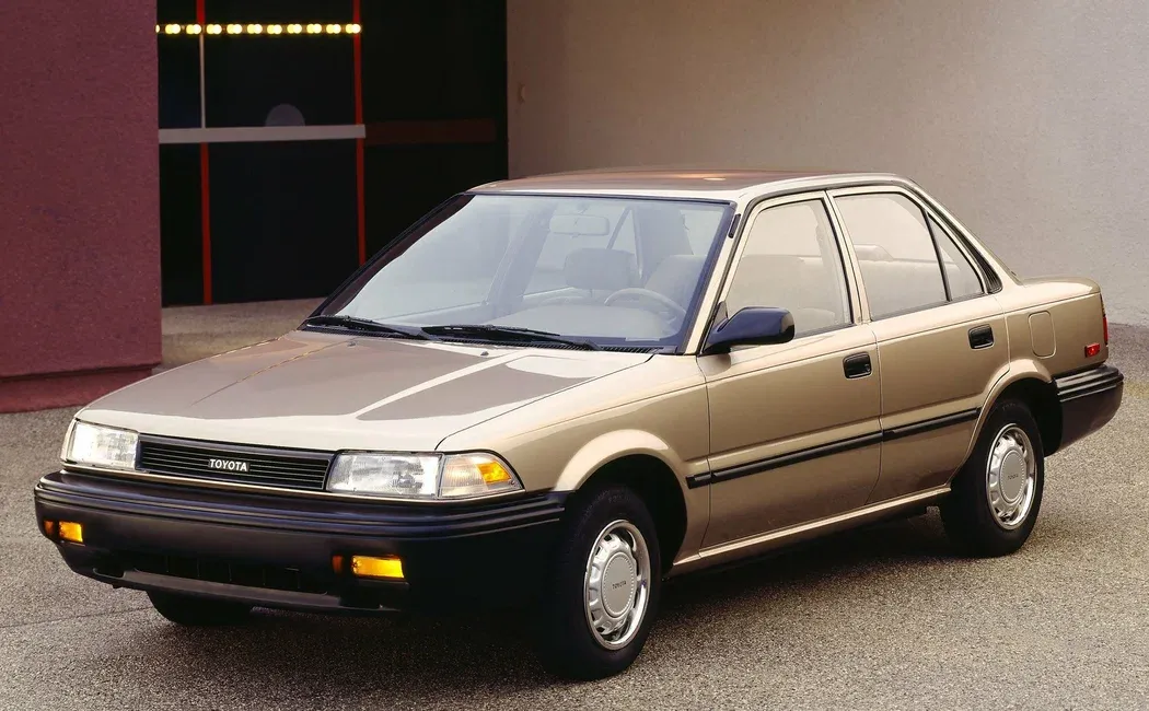 Логотип Toyota Corolla Седан 4 дв. VI (Е90)