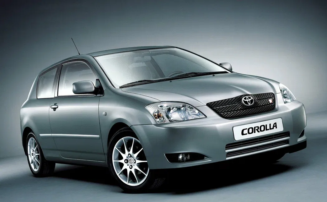 Логотип Toyota Corolla Хэтчбек 3 дв. 1 (E120 / E130)