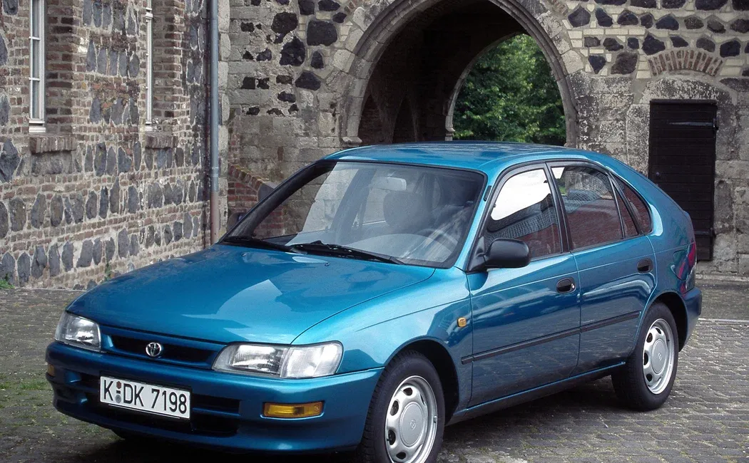 Логотип Toyota Corolla Хэтчбек 5 дв. 7 (E100)