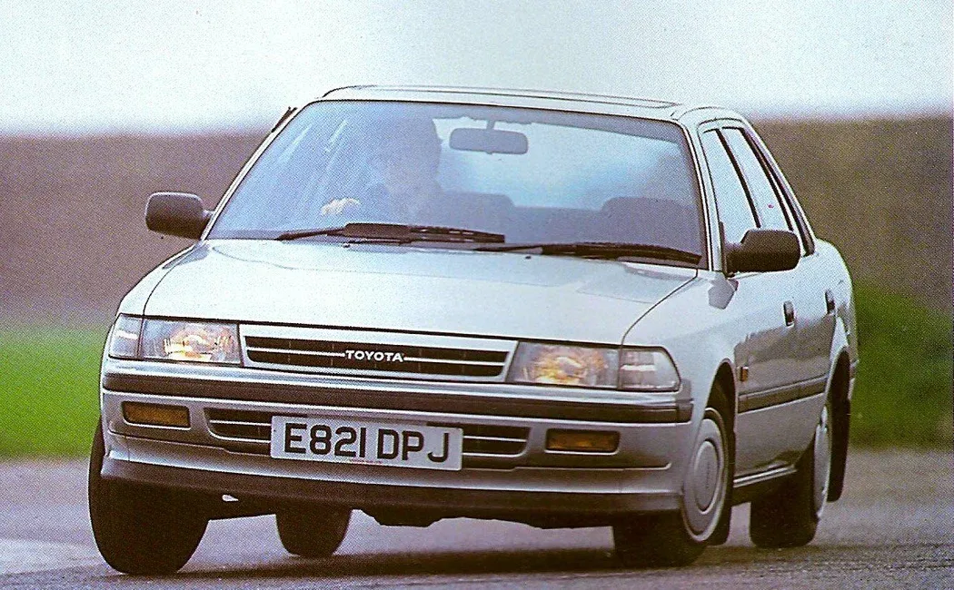 Логотип Toyota Corona Седан 4 дв. 8 (T170)