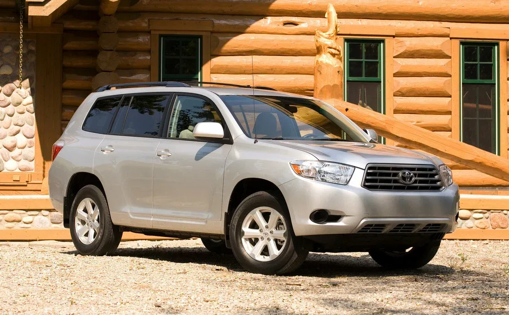 Логотип Toyota Highlander Внедорожник 5 дв. 2 поколение