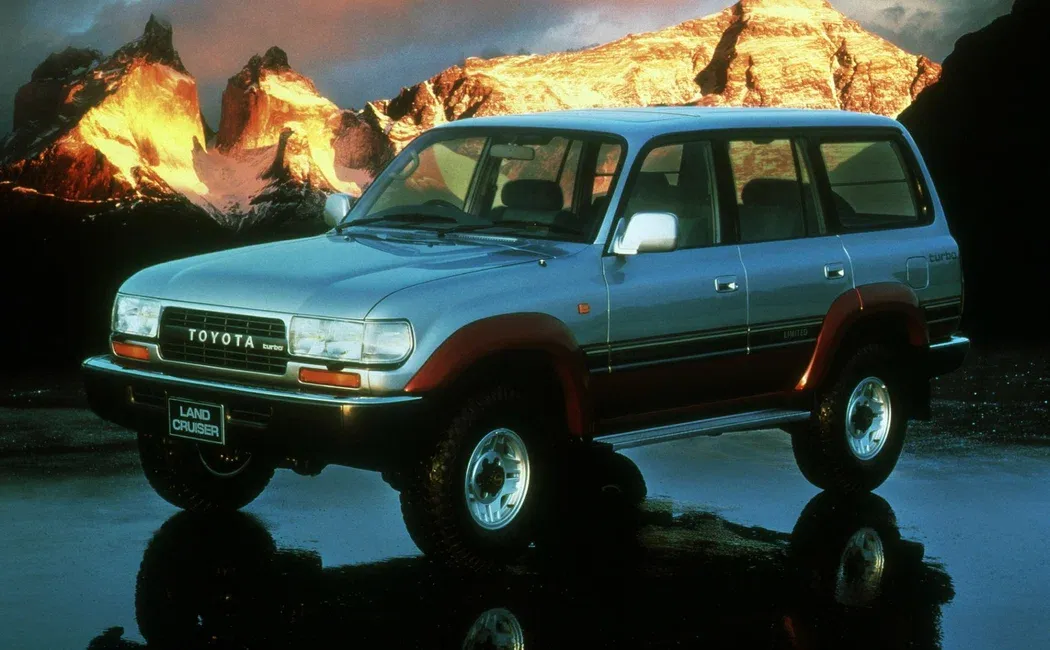 Логотип Toyota Land Cruiser Внедорожник 5 дв. 80 поколение