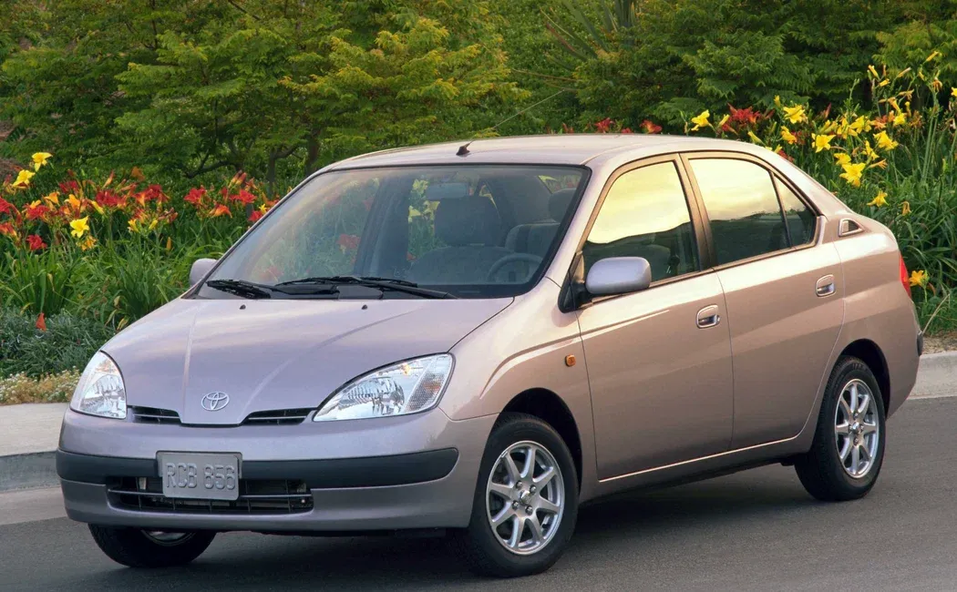 Логотип Toyota Prius Седан 4 дв. 1 (XW10)