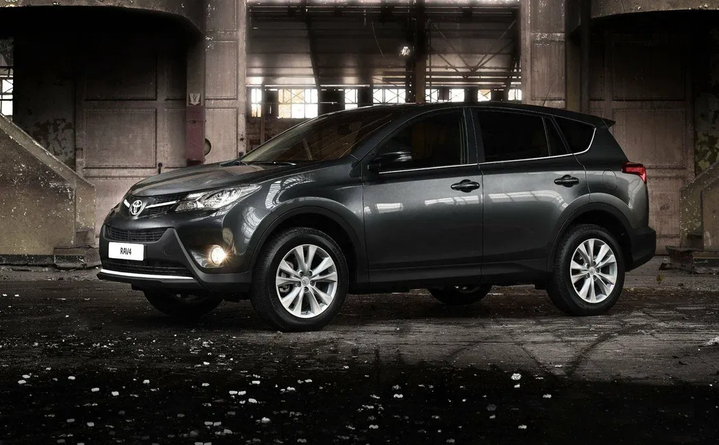 Логотип Toyota RAV4 Внедорожник 5 дв. 4 (XA40)