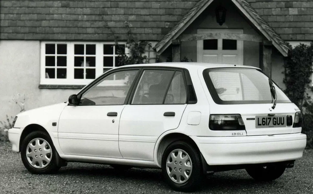 Логотип Starlet