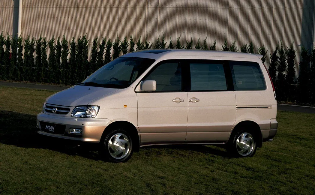 Логотип Town Ace Noah