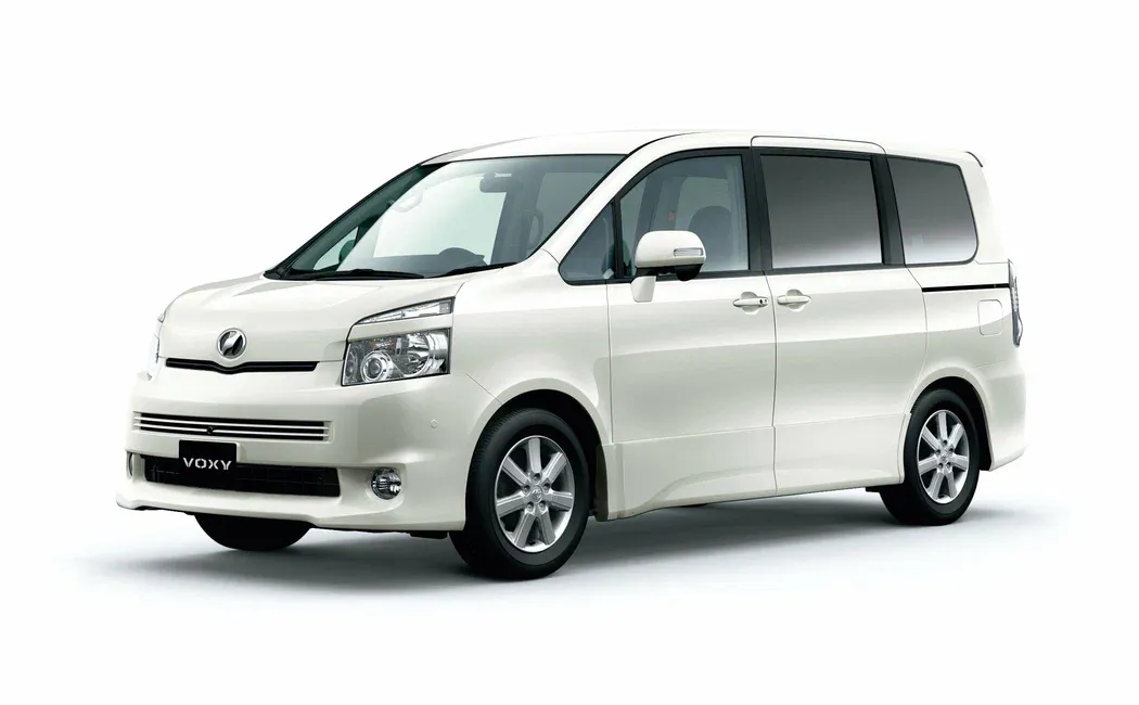 Логотип Toyota Voxy Минивэн 2 (R70)