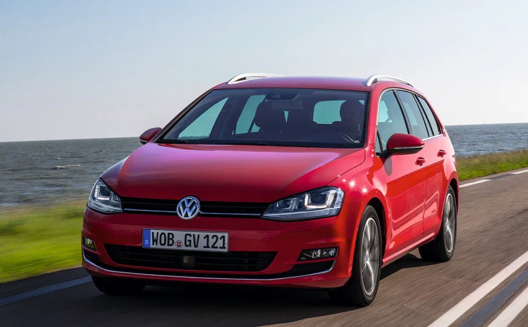 Логотип Volkswagen Golf Универсал 5 дв. 7 поколение