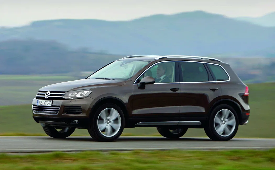 Логотип Volkswagen Touareg Внедорожник 5 дв. 2 поколение