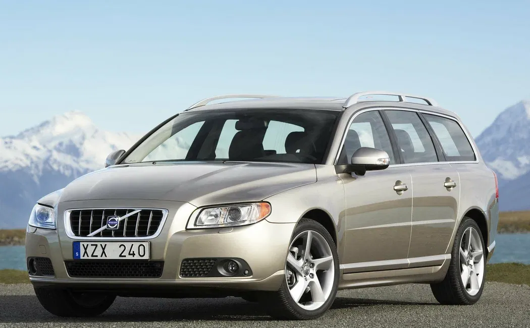 Логотип Volvo V70 Универсал 5 дв. 3 поколение